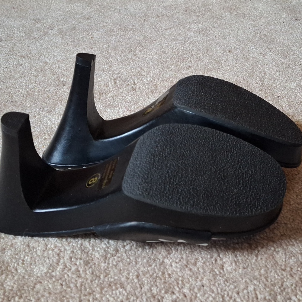 HOT-MENU Black and White Floral Women's Heels - Picture 6 of 9